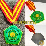 medali graduates wisuda