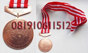 medali kuningan